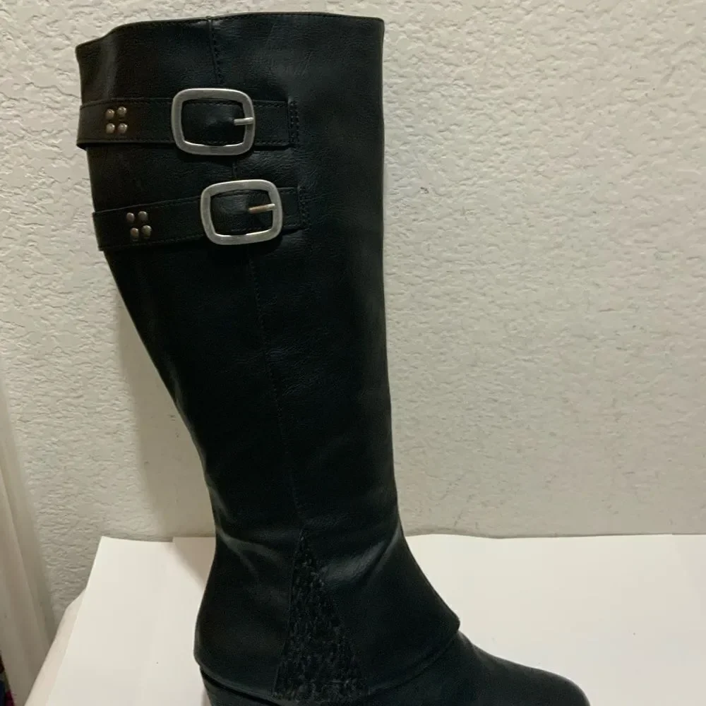 New Muk Luks Boots Black Leather Block Heel  Buckles  size 9 M
